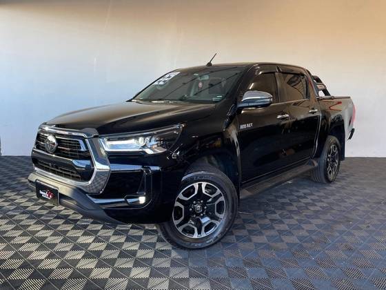 TOYOTA HILUX 2.8 D-4D TURBO DIESEL CD SRX 4X4 AUTOMÁTICO